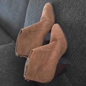 Tesori brown ankle booties size 7